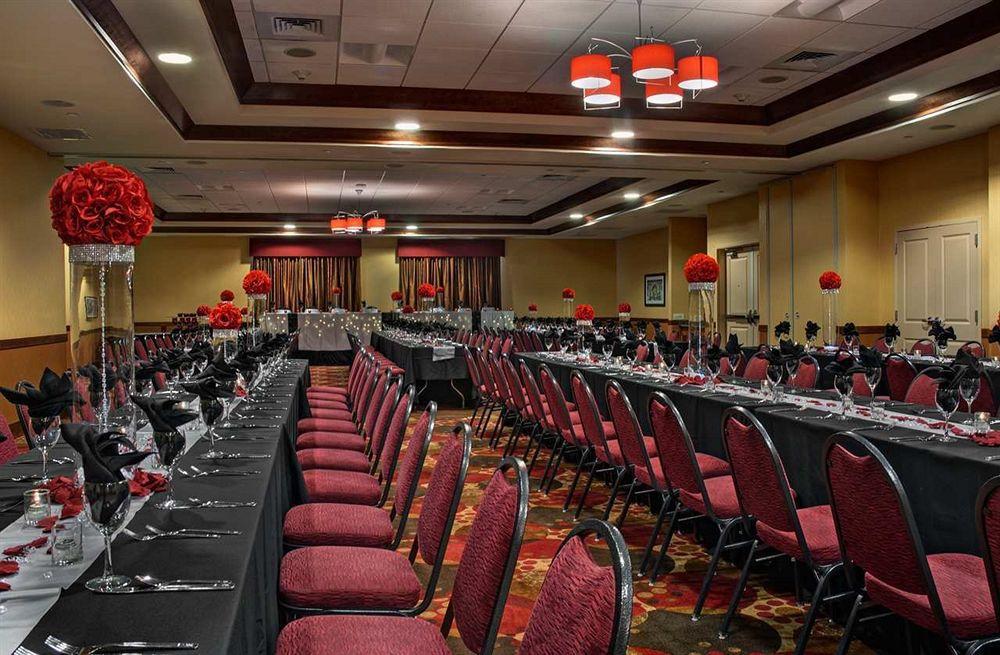 Hilton Garden Inn Milwaukee Airport Ресторант снимка