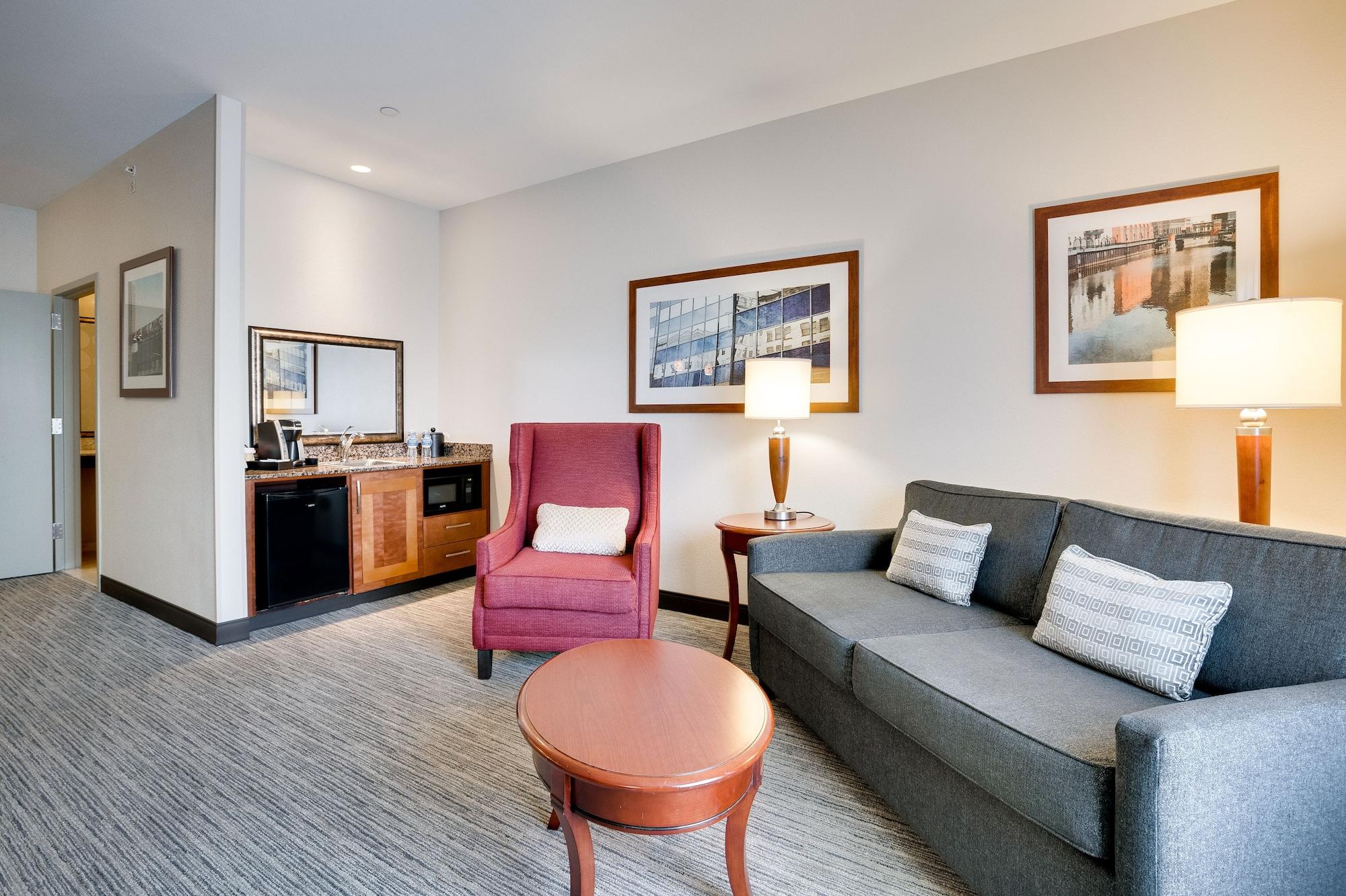 Hilton Garden Inn Milwaukee Airport Екстериор снимка