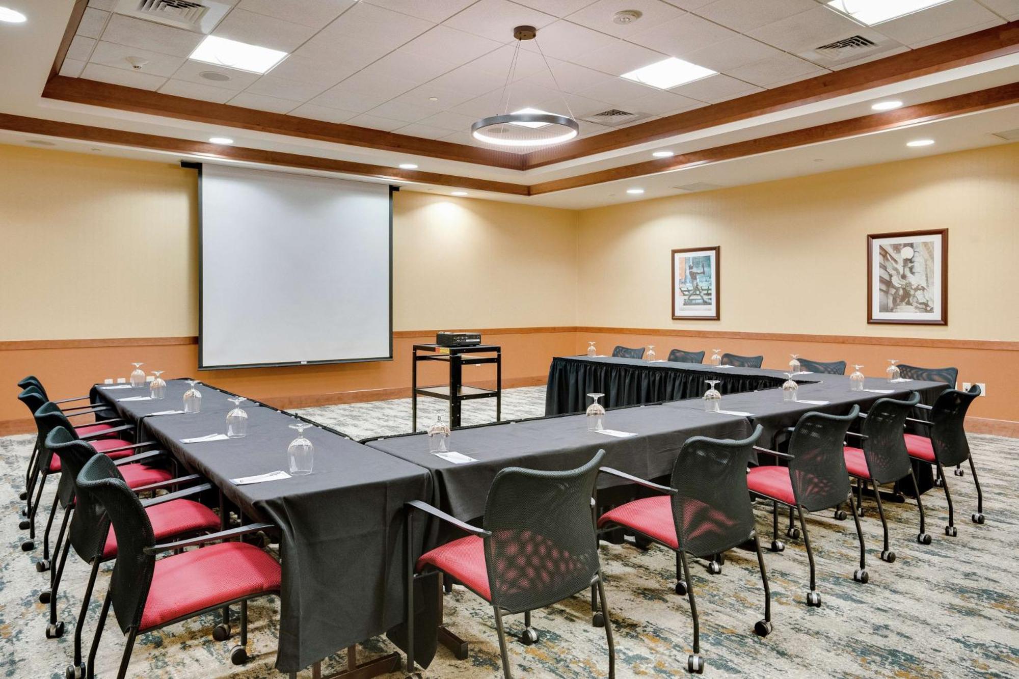 Hilton Garden Inn Milwaukee Airport Екстериор снимка