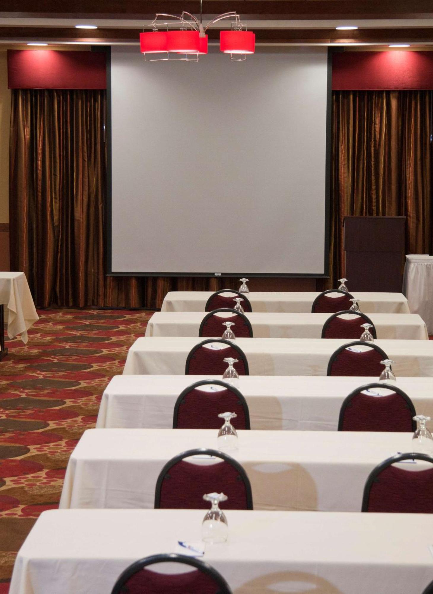 Hilton Garden Inn Milwaukee Airport Екстериор снимка