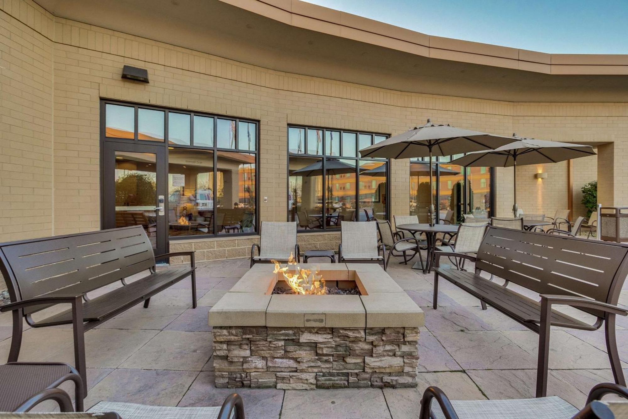 Hilton Garden Inn Milwaukee Airport Екстериор снимка