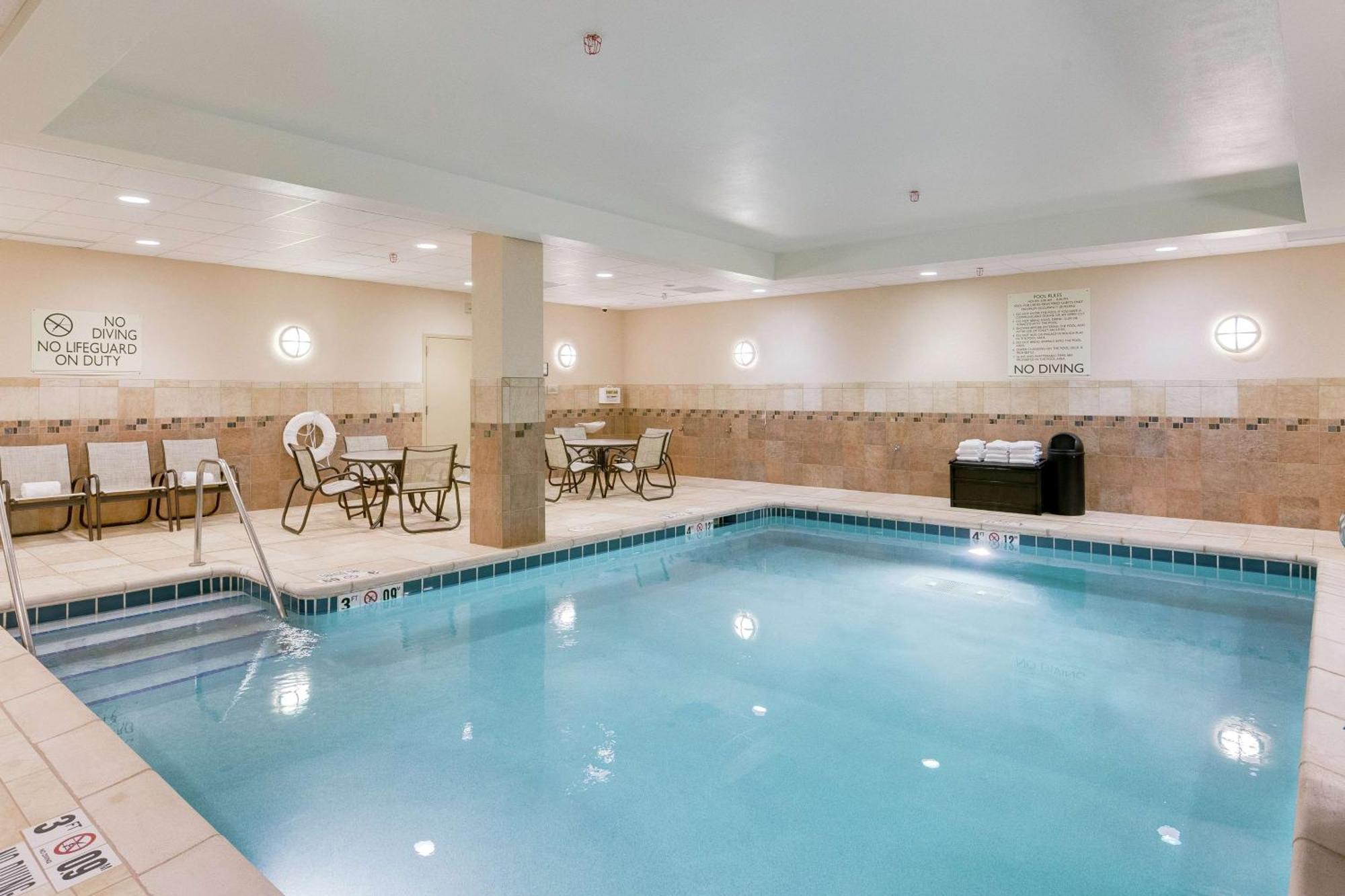 Hilton Garden Inn Milwaukee Airport Екстериор снимка