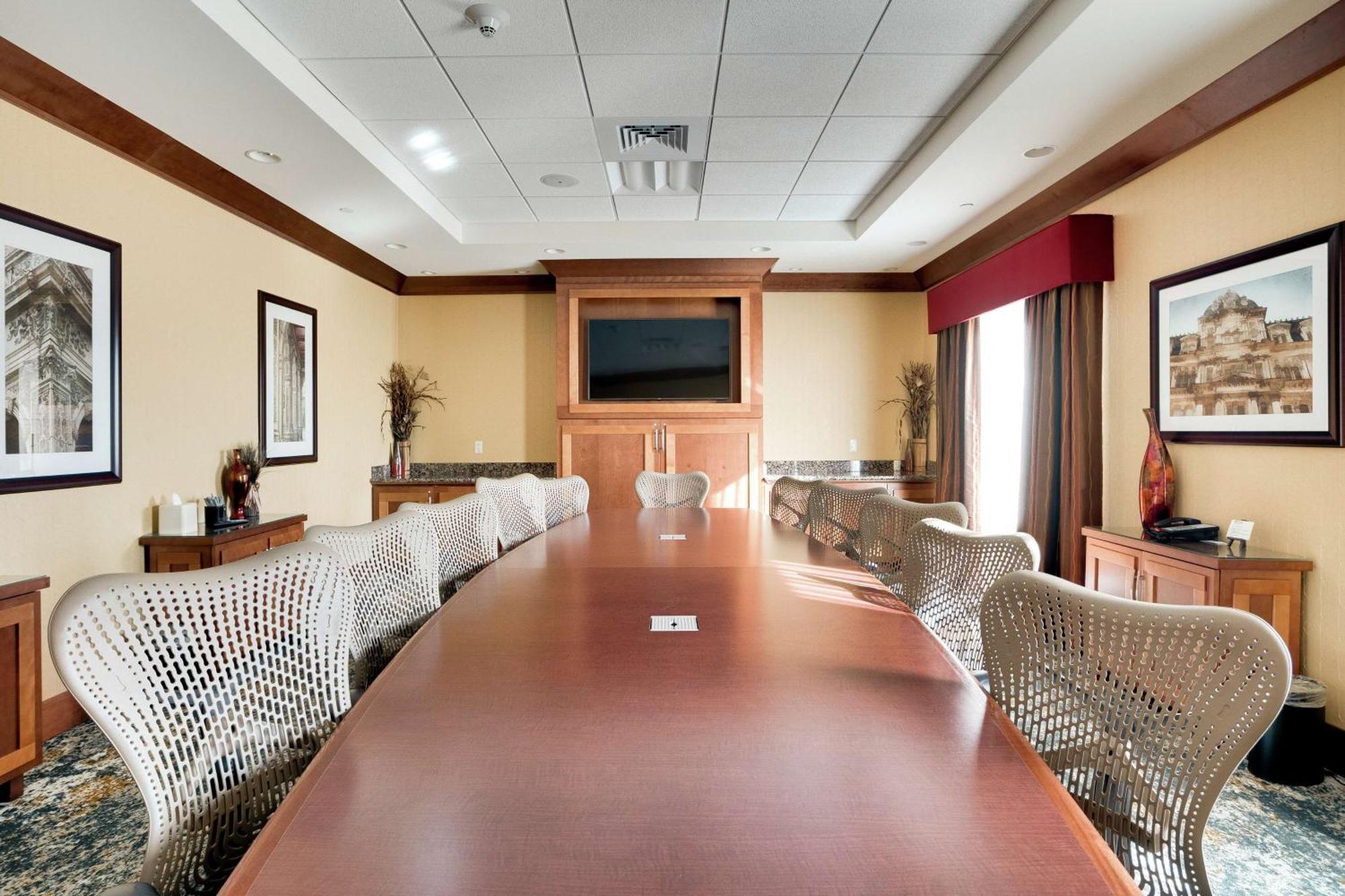 Hilton Garden Inn Milwaukee Airport Екстериор снимка