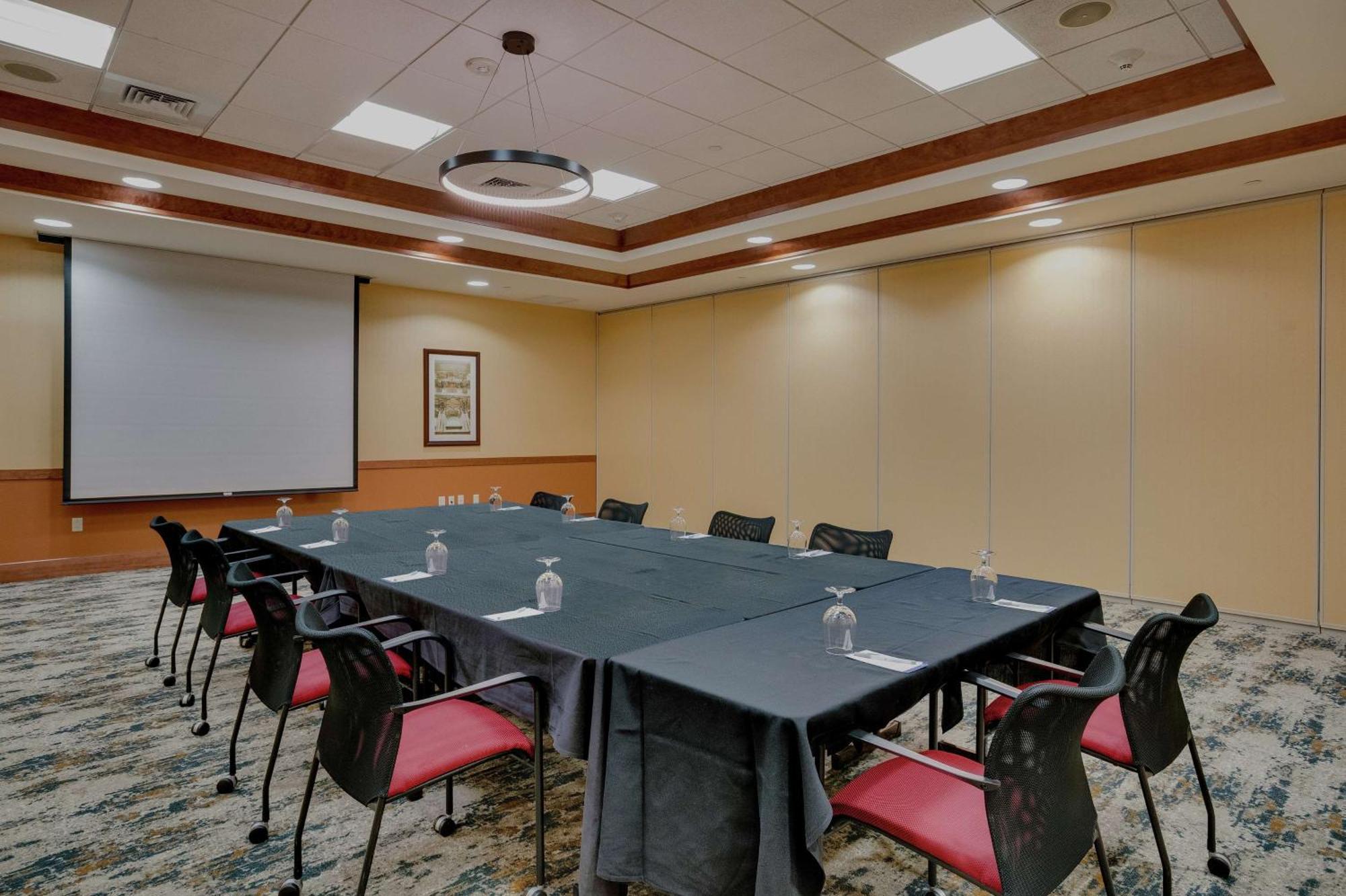 Hilton Garden Inn Milwaukee Airport Екстериор снимка