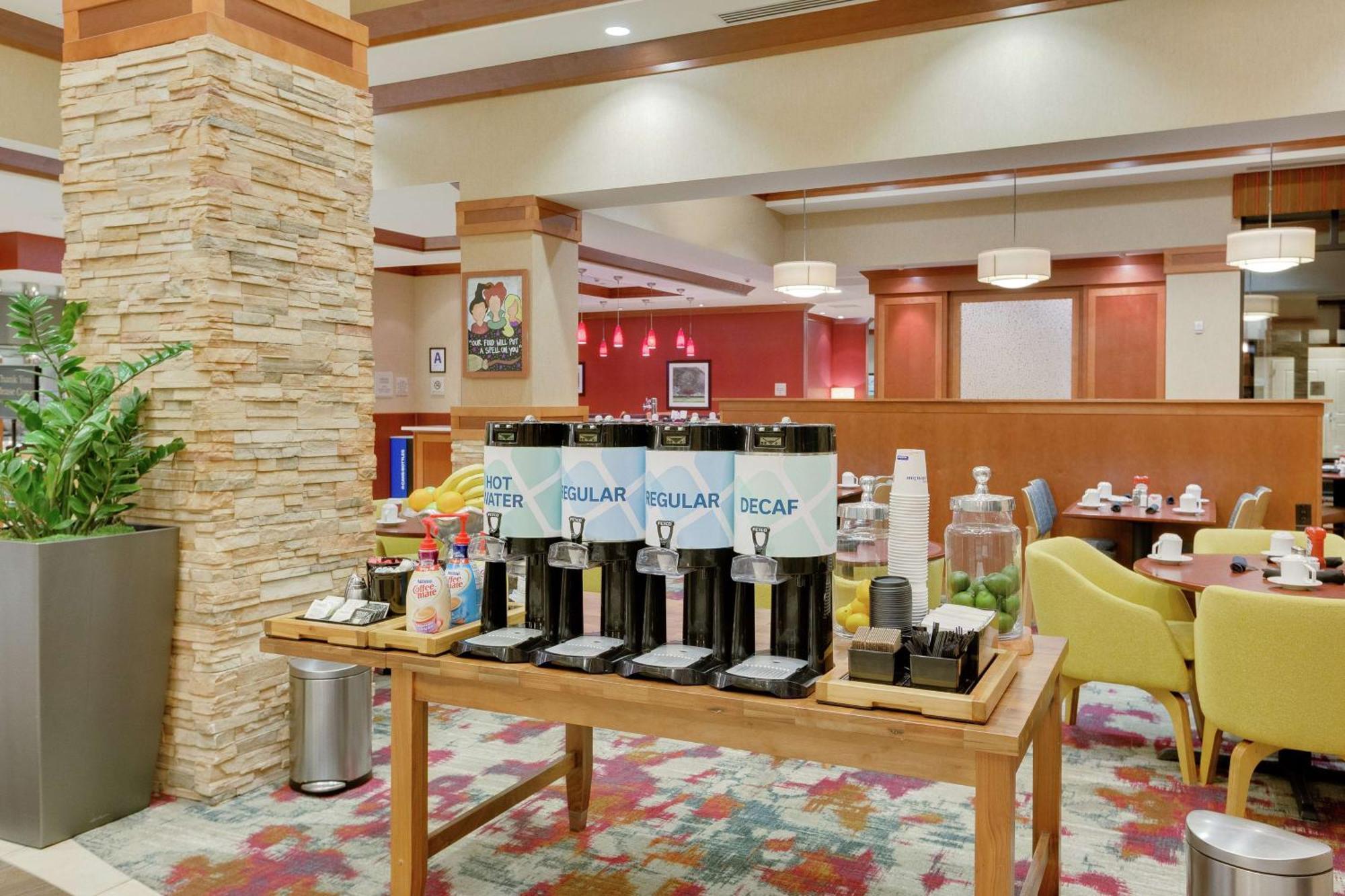 Hilton Garden Inn Milwaukee Airport Екстериор снимка