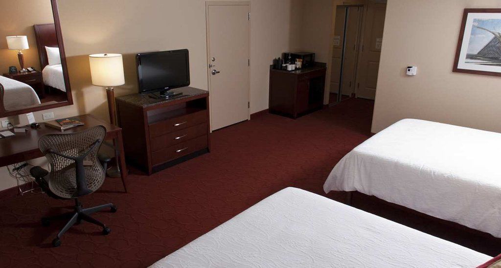 Hilton Garden Inn Milwaukee Airport Екстериор снимка